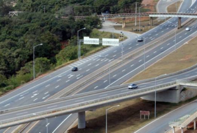 PRF registra aumento de 12% nas mortes e flagra infrações graves como falta de cinto, ultrapassagem proibida e embriaguez ao volante.