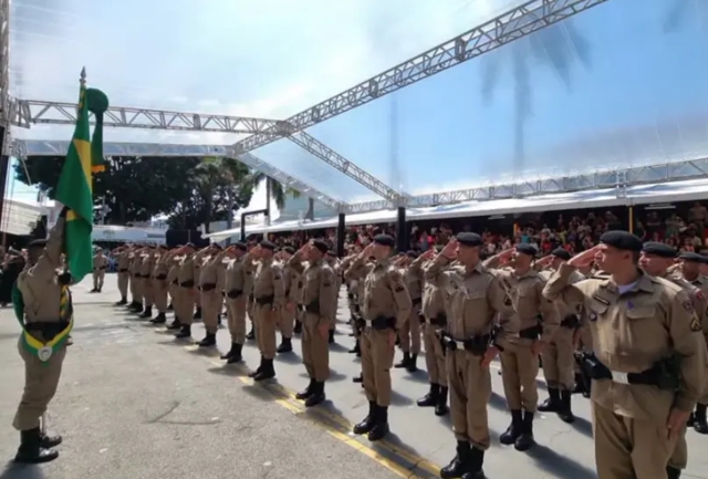 Curso Especial de Formação de Sargentos capacitou os cabos com 16 anos de experiência na instituição. Foto da formatura.