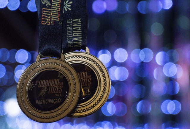 A prova de 7km fez parte do circuito natalino da cidade e contou com a participação de 350 atletas de todo o estado. Foto das medalhas.