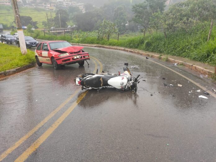 Acidente ocorreu na ponte dos bairros Padre Adelmo e Padre Eustáquio na tarde desta quinta-feira.