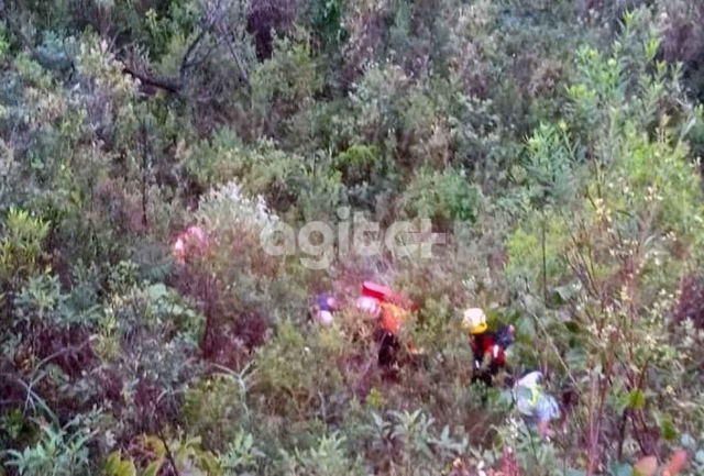 Grupo ficou preso por causa da chuva e foi socorrido por terra e ar.