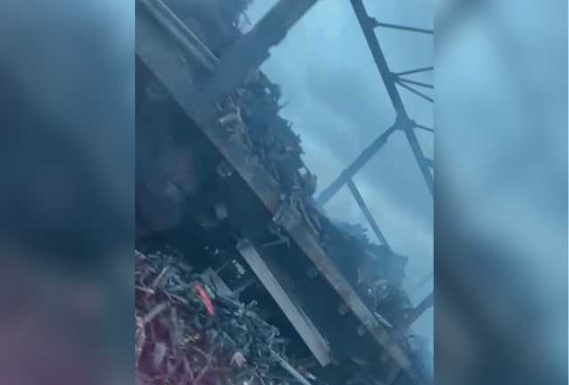 Bombeiros apagaram as chamas e evitaram que se espalhassem; não há vítimas
