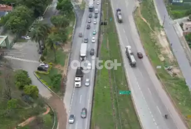 Acidente ocorreu na manhã desta quarta-feira e envolveu um ônibus de turismo que vinha de Brasília.