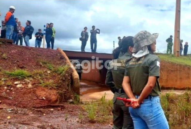 Secretário de Infraestrutura pede providências à ANTT e à Via 040 após inundação da rodovia em Nova Lima.