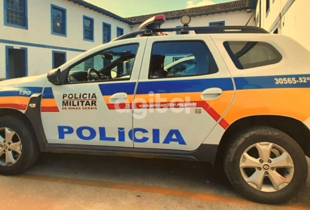 Polícia Militar evita tragédia na Praça Tiradentes ao abordar suspeito com histórico de violência.