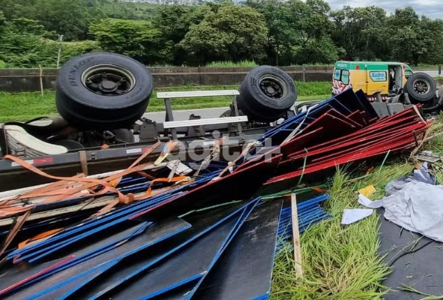 Mulher e filha morrem em acidente de caminhão na BR-381 em Minas Gerais.