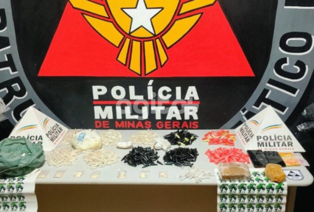 Polícia apreende grande quantidade de drogas após denúncia anônima.