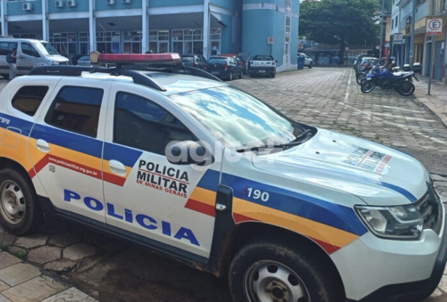 Indivíduo com mandado de prisão em aberto é preso em Mariana com drogas.