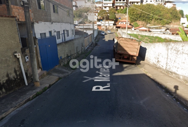 Bebê de três dias foi deixada enrolada em um lençol perto de um caminhão; polícia procura responsáveis.