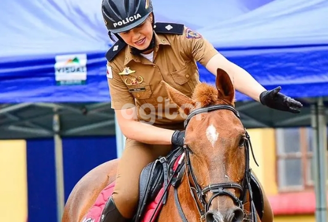 Tenente Ulli Cristina participa de curso de equitação do Exército e se destaca na cavalaria.