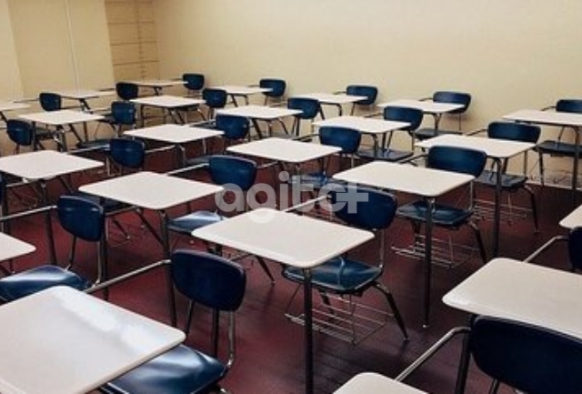 Educadores exigem melhores salários e condições de trabalho.
