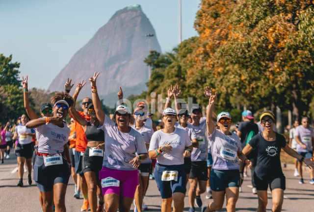 Evento esportivo celebra a força feminina nas corridas de rua.