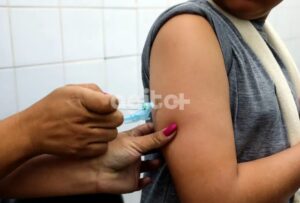 Ministério da Saúde adota medidas emergenciais para uso de vacinas próximas do vencimento.